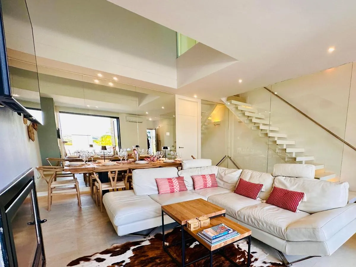 Villa Casasotopolo, Sotogrande, Sleeps 8, Private Rooftop Pool, Easy Free Parking San Enrique de Guadiaro Spain