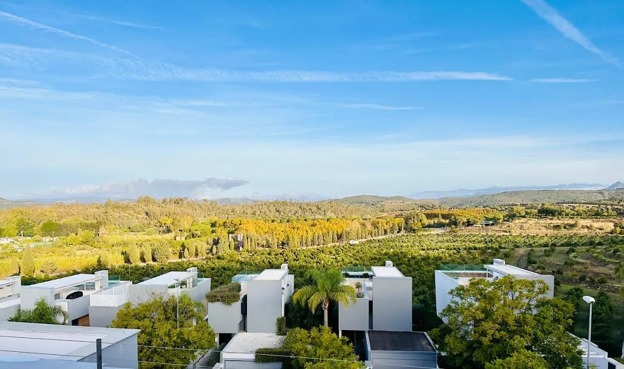 Casasotopolo, Sotogrande, Sleeps 8, Private Rooftop Pool, Easy Free Parking San Enrique de Guadiaro Villa