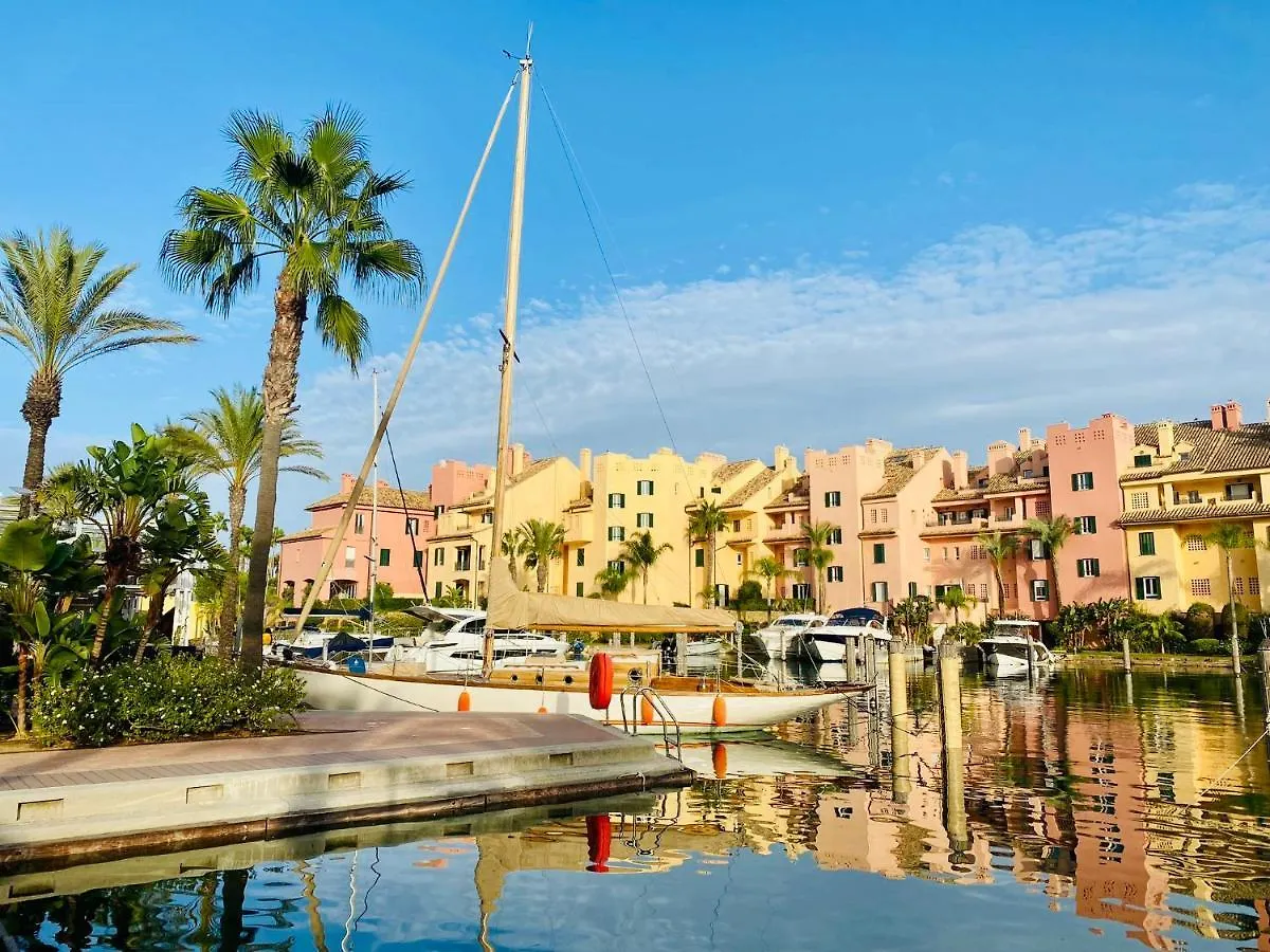 Casasotopolo, Sotogrande, Sleeps 8, Private Rooftop Pool, Easy Free Parking San Enrique de Guadiaro